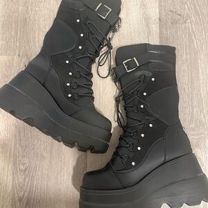 Black Platform Lace-Up Boots 
#festival #dollskill